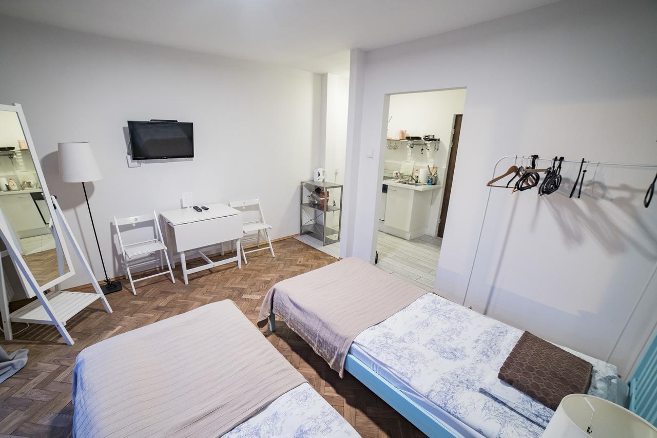 Koro De Varsovio - Apartament Ciasna 10 Esterno foto
